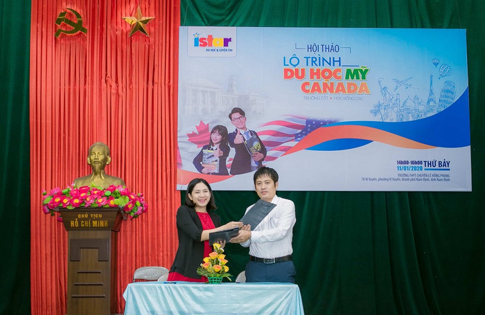 Lễ ký kết biên bản hợp tác ISTAR bảo trợ chuyên môn cho Câu lạc bộ Du học Trường Trung học phổ thông Chuyên Lê Hồng Phong, Nam Định. Lễ ký kết biên bản hợp tác ISTAR bảo trợ chuyên môn cho Câu lạc bộ Du học Trường Trung học phổ thông Chuyên Lê Hồng Phong, Nam Định.