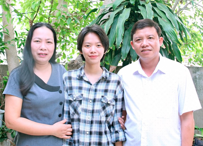 Với Hiền Thảo, tự học chính là cách giúp bố mẹ giảm bớt gánh nặng chi phí học tập. (Ảnh: Nhân vật cung cấp) Với Hiền Thảo, tự học chính là cách giúp bố mẹ giảm bớt gánh nặng chi phí học tập. (Ảnh: Nhân vật cung cấp)