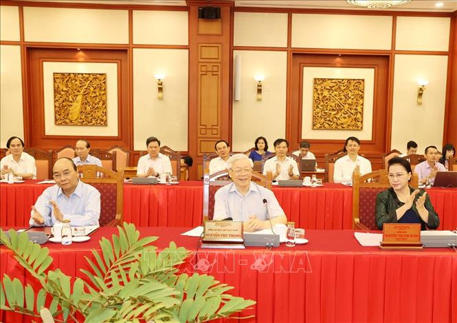 Tổng Bí thư, Chủ tịch nước Nguyễn Phú Trọng phát biểu tại buổi làm việc với Ban Thường vụ Thành ủy Hà Nội. Tổng Bí thư, Chủ tịch nước Nguyễn Phú Trọng phát biểu tại buổi làm việc với Ban Thường vụ Thành ủy Hà Nội.