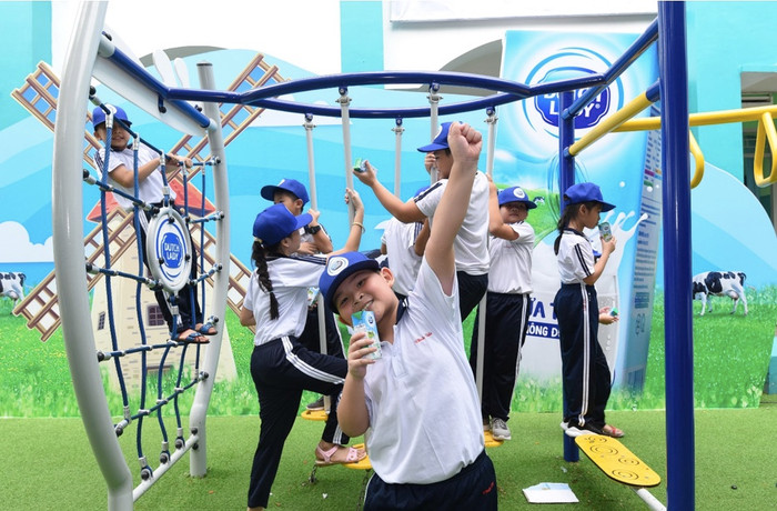 Sân chơi “Ngại gì thử thách” giúp các em học sinh có thêm cơ hội để rèn luyện sức khoẻ, nâng cao thể chất, xây dựng tinh thần sẵn sàng chấp nhận và vượt qua thử thách để luôn vươn cao, vượt trội. Sân chơi “Ngại gì thử thách” giúp các em học sinh có thêm cơ hội để rèn luyện sức khoẻ, nâng cao thể chất, xây dựng tinh thần sẵn sàng chấp nhận và vượt qua thử thách để luôn vươn cao, vượt trội.