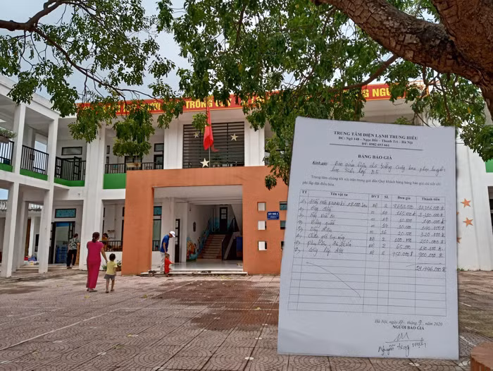 Phụ huynh Trường Mầm non Cự Khê bất bình với cách làm "tiền trảm hậu tấu" của nhà trường. (Ảnh: Phạm Minh)