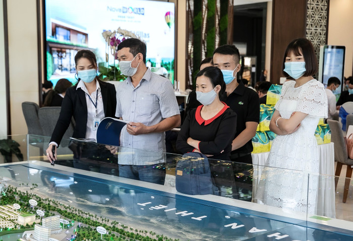 Nhà đầu tư đang dành sự quan tâm nhiều hơn đối với đất khu vực ven biển từ Tiến thành đến Mũi Kê Gà (Ảnh: Khách tìm hiểu NovaWorld Phan Thiet – Siêu thành phố biển – du lịch – sức khỏe quy mô 1,000 ha trải dài 7km đường biển Tiến Thành, Phan Thiết) Nhà đầu tư đang dành sự quan tâm nhiều hơn đối với đất khu vực ven biển từ Tiến thành đến Mũi Kê Gà (Ảnh: Khách tìm hiểu NovaWorld Phan Thiet – Siêu thành phố biển – du lịch – sức khỏe quy mô 1,000 ha trải dài 7km đường biển Tiến Thành, Phan Thiết)