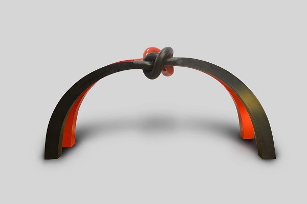 Tác phẩm “Đỏ và đen” (2020) của nghệ sĩ Hoàng Tường Minh Tác phẩm “Đỏ và đen” (2020) của nghệ sĩ Hoàng Tường Minh