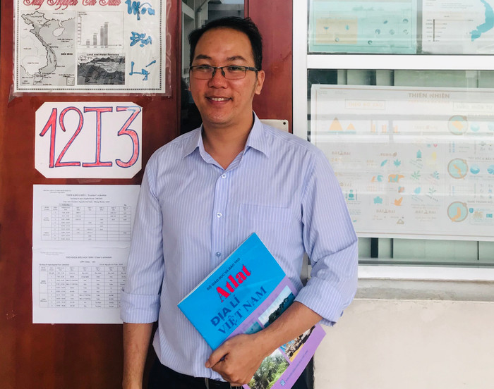 Thầy Nguyễn Chí Tuấn đã cho học sinh ứng dụng điện thoại để học tập hiệu quả, sáng tạo. (Ảnh: Nhân vật cung cấp)