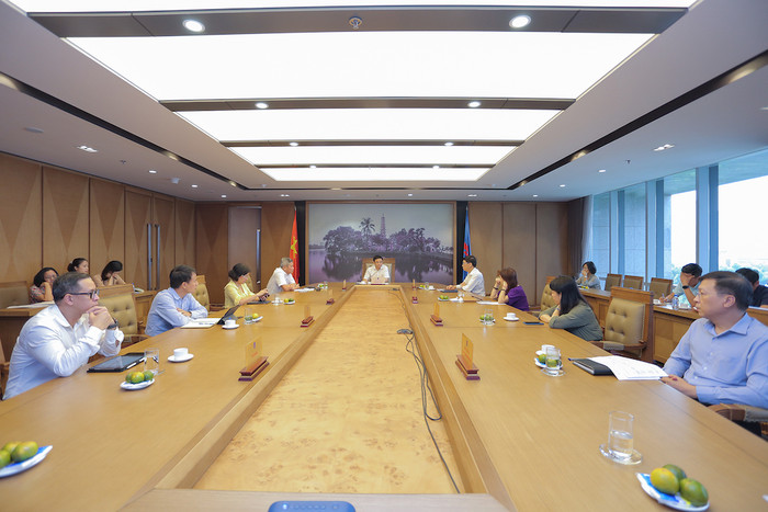 Quang cảnh cuộc họp Quang cảnh cuộc họp