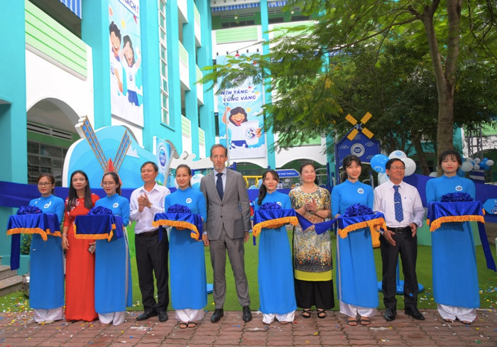 Đại biểu tiến hành nghi lễ cắt băng khánh thành Sân chơi vận động Ngại gì thử thách, sân chơi đầu tiên được lắp đặt tại trường Phú Hòa 3, tỉnh Bình Dương. Đại biểu tiến hành nghi lễ cắt băng khánh thành Sân chơi vận động Ngại gì thử thách, sân chơi đầu tiên được lắp đặt tại trường Phú Hòa 3, tỉnh Bình Dương.