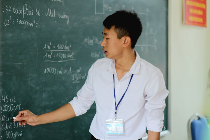 Thầy Đoàn Văn Hồng trong giờ lên lớp. (Ảnh: Phạm Minh) Thầy Đoàn Văn Hồng trong giờ lên lớp. (Ảnh: Phạm Minh)