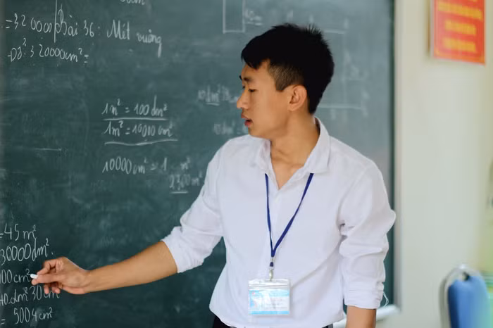 Thầy Đoàn Văn Hồng trong giờ lên lớp. (Ảnh: Phạm Minh)