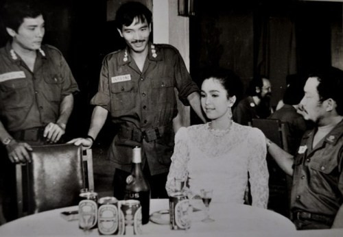 Thương Tín (ngoài cùng bên trái) cùng diễn viên Diễm My, Chánh Tín. Thương Tín (ngoài cùng bên trái) cùng diễn viên Diễm My, Chánh Tín.