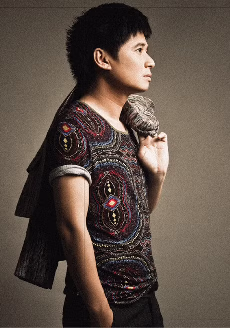 Tấn Minh luôn biết cách chọn cho mình 1 lối đi vững chắc trong lĩnh vực nghệ thuật.