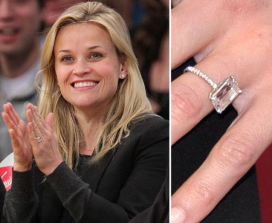 Reese Witherspoon rất hạnh phúc khi đeo chiếc nhẫn đính hôn này Reese Witherspoon rất hạnh phúc khi đeo chiếc nhẫn đính hôn này