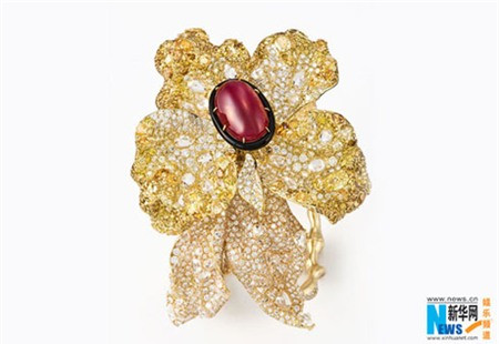 Toàn bộ phục trang, phụ kiện đến với Oscar 2012 của Lý Băng Băng đạt đến con số kỷ lục - gần 10 tỷ đồng