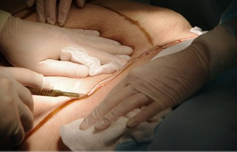 Tiến hành cắt theo đường khoanh vùng.