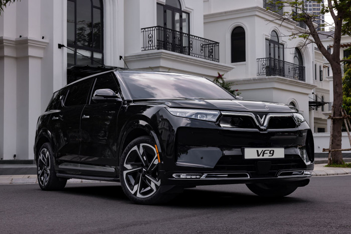 Chi phí lăn bánh của VF 9 tiết kiệm lên tới nửa tỷ đồng so với xe xăng cùng phân khúc. Chi phí lăn bánh của VF 9 tiết kiệm lên tới nửa tỷ đồng so với xe xăng cùng phân khúc.