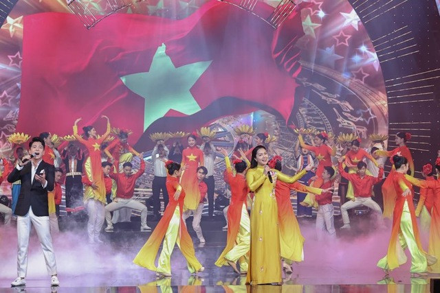 Một tiết mục văn nghệ trong lễ trao Giải Búa liềm vàng lần thứ VIII. Ảnh: VGP/Nhật Bắc Một tiết mục văn nghệ trong lễ trao Giải Búa liềm vàng lần thứ VIII. Ảnh: VGP/Nhật Bắc