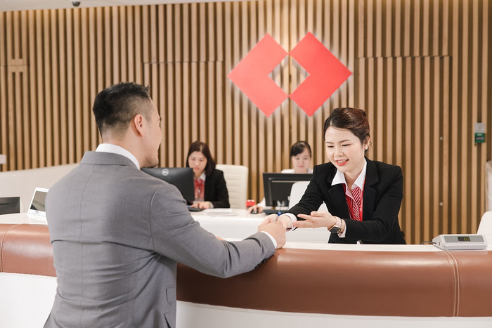 Techcombank trở thành ngân hàng giao dịch chính của nhiều khách hàng Anh GD1 (1).jpg