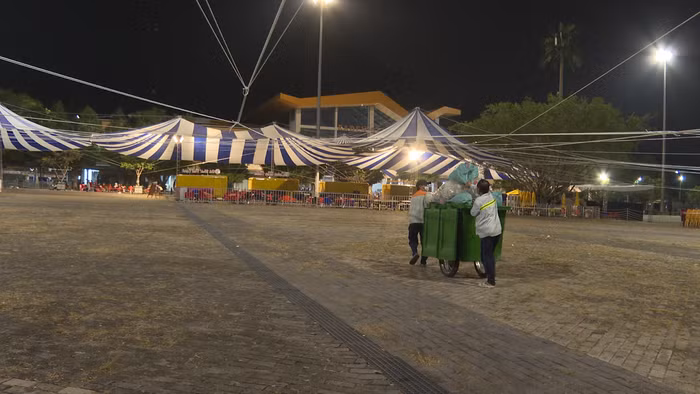 Hàng nghìn bao rác đã được thu gom, trả lại vẻ đẹp cho núi Bà.