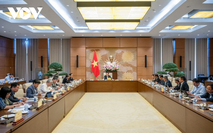 Chủ tịch Quốc hội chủ trì cuộc làm việc về dự án Luật công nghiệp quốc phòng, an ninh và động viên công nghiệp. Chủ tịch Quốc hội chủ trì cuộc làm việc về dự án Luật công nghiệp quốc phòng, an ninh và động viên công nghiệp.
