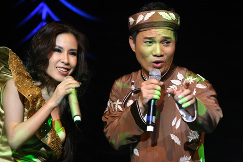 Quang Linh và ca sỹ Lan Hương nhóm 5 dòng kẻ.