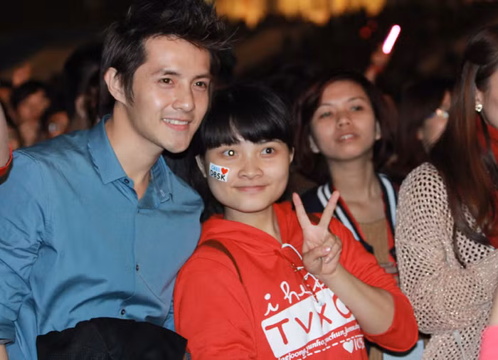 Ông Cao Thắng và fan hâm mộ.