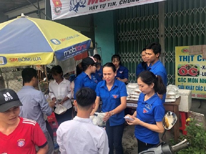 Suất cơm miễn phí, xe ôm tình nguyện hỗ trợ thí sinh vùng cao dự thi lớp 10 ảnh 3 Suất cơm miễn phí, xe ôm tình nguyện hỗ trợ thí sinh vùng cao dự thi lớp 10 ảnh 3