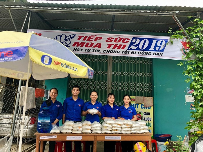 Chương trình tiếp sức mùa thi do Huyện đoàn Tương Dương tổ chức là một hoạt động vô cùng ý nghĩa (Ảnh: Lô Giáp) Chương trình tiếp sức mùa thi do Huyện đoàn Tương Dương tổ chức là một hoạt động vô cùng ý nghĩa (Ảnh: Lô Giáp)