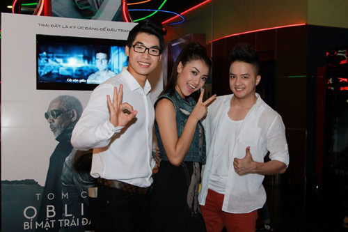 Trong khi đó, tại ở công chiếu ở miền Nam, Cao Thái Sơn, Hồng Quế, Trương Nam Thành cùng góp mặt.