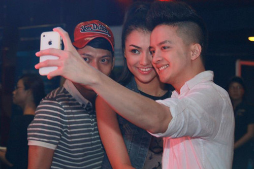 Cốt truyện phim xoay quanh nhân vật chính là cựu chiến binh Jack Harper (Tom Cruise đóng) được giao nhiệm vụ trở lại Trái Đất sửa chữa máy bay không người lái và tìm kiếm nguồn sống trên hành tinh đổ nát vì chiến tranh. Nhiệm vụ của Jack không bao lâu nữa là hoàn thành.