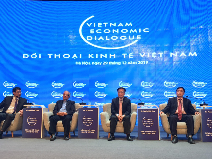 Các chuyên gia, khách mời tại buổi đối thoại cho rằng, kinh tế tư nhân đóng vai trò vô cùng quan trọng và khối doanh nghiệp này cần tạo mọi điều kiện để bứt phá. Ảnh: Vũ Phương. Các chuyên gia, khách mời tại buổi đối thoại cho rằng, kinh tế tư nhân đóng vai trò vô cùng quan trọng và khối doanh nghiệp này cần tạo mọi điều kiện để bứt phá. Ảnh: Vũ Phương.