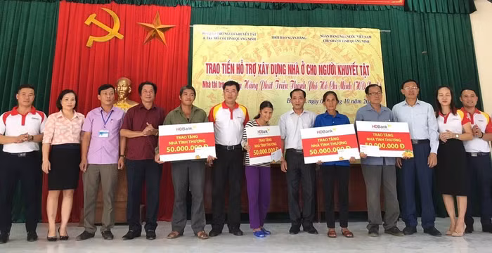 HDBank trao tặng nhà tình thương cho người khuyết tật tại tỉnh Quảng Ninh. Ảnh: HDBank.