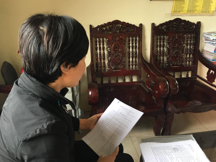 Cô Băng đang chờ kết luận của Ủy ban kiểm tra tỉnh ủy Hưng Yên sau nhiều năm khiếu nại lên các cấp. Trong ảnh bộ bàn ghế trường mua, người tố cáo vu cho cô đổi bộ bàn ghế cũ của nhà lấy bộ mới ở trường. Ảnh: Vũ Phương. Cô Băng đang chờ kết luận của Ủy ban kiểm tra tỉnh ủy Hưng Yên sau nhiều năm khiếu nại lên các cấp. Trong ảnh bộ bàn ghế trường mua, người tố cáo vu cho cô đổi bộ bàn ghế cũ của nhà lấy bộ mới ở trường. Ảnh: Vũ Phương.