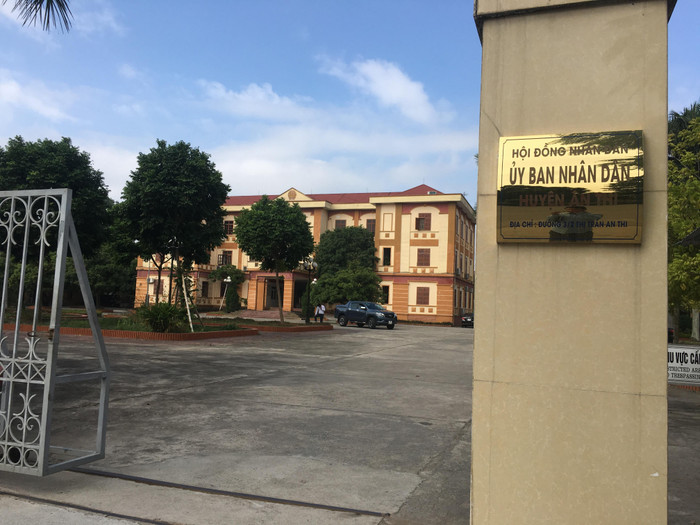 Từ một lá đơn tố cáo sai sự thật, nhưng không hiểu vì lý do, mục đích gì Ủy ban nhân dân huyện Ân Thi ra quyết định thành lập nhiều đoàn thanh tra khiến cô Nguyễn Thị Ngọc Băng lao đao. Ảnh: Vũ Phương. Từ một lá đơn tố cáo sai sự thật, nhưng không hiểu vì lý do, mục đích gì Ủy ban nhân dân huyện Ân Thi ra quyết định thành lập nhiều đoàn thanh tra khiến cô Nguyễn Thị Ngọc Băng lao đao. Ảnh: Vũ Phương.