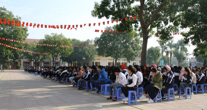 Nhiều học sinh sau khi được diễn giả phân tích đã phần nào hiểu được việc đấu tranh với những hành vi ngang ngược trên Biển Đông phức tạp thế nào. Ảnh: Vũ Phương. Nhiều học sinh sau khi được diễn giả phân tích đã phần nào hiểu được việc đấu tranh với những hành vi ngang ngược trên Biển Đông phức tạp thế nào. Ảnh: Vũ Phương.