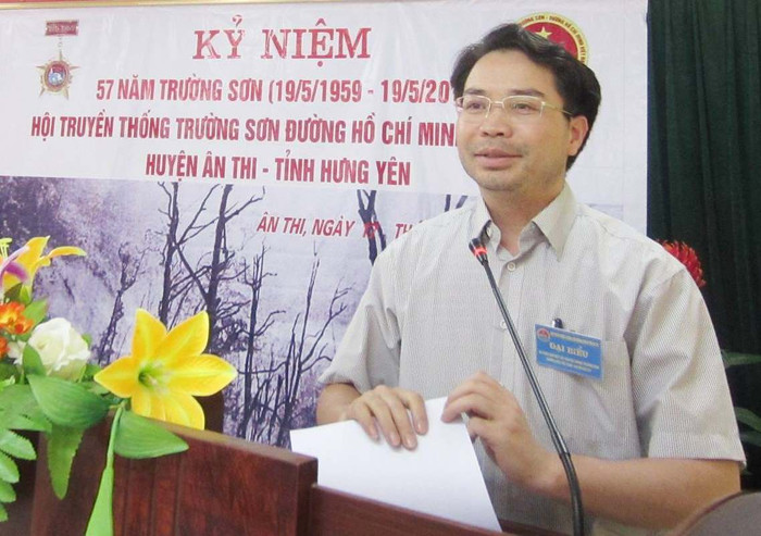 Ông Mai Xuân Giới, Chủ tịch Ủy ban nhân dân huyện Ân Thi ra nhiều quyết định khó hiểu, thậm chí trái quy định khiến cô giáo Nguyễn Thị Ngọc Băng nhiều năm liền khốn khổ. Ảnh: Cổng thông tin huyện Ân Thi. Ông Mai Xuân Giới, Chủ tịch Ủy ban nhân dân huyện Ân Thi ra nhiều quyết định khó hiểu, thậm chí trái quy định khiến cô giáo Nguyễn Thị Ngọc Băng nhiều năm liền khốn khổ. Ảnh: Cổng thông tin huyện Ân Thi.