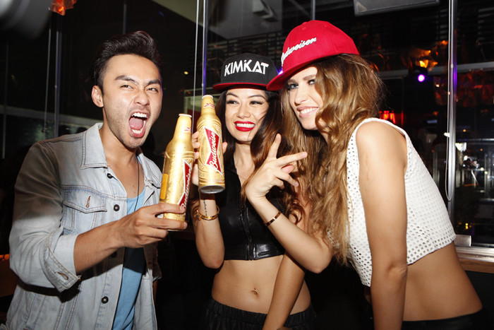 KimKat cùng VJ Dustin Nguyễn KimKat cùng VJ Dustin Nguyễn