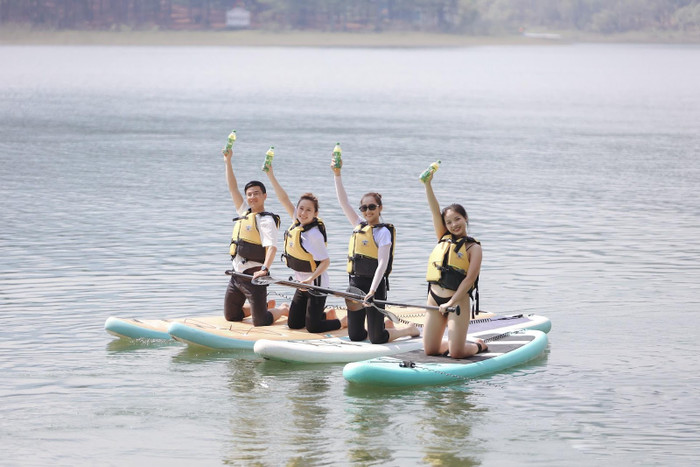 Chơi thể thao và giải nhiệt cuộc sống với Trà Xanh Không Độ là cách nhiều người trẻ chọn để giải tỏa căng thẳng, mệt mỏi. Chơi thể thao và giải nhiệt cuộc sống với Trà Xanh Không Độ là cách nhiều người trẻ chọn để giải tỏa căng thẳng, mệt mỏi.