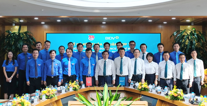 Đại diện Lãnh đạo Trung ương Đoàn và BIDV chụp ảnh lưu niệm tại Lễ ký kết thỏa thuận hợp tác giai đoạn 2023-2025. Đại diện Lãnh đạo Trung ương Đoàn và BIDV chụp ảnh lưu niệm tại Lễ ký kết thỏa thuận hợp tác giai đoạn 2023-2025.