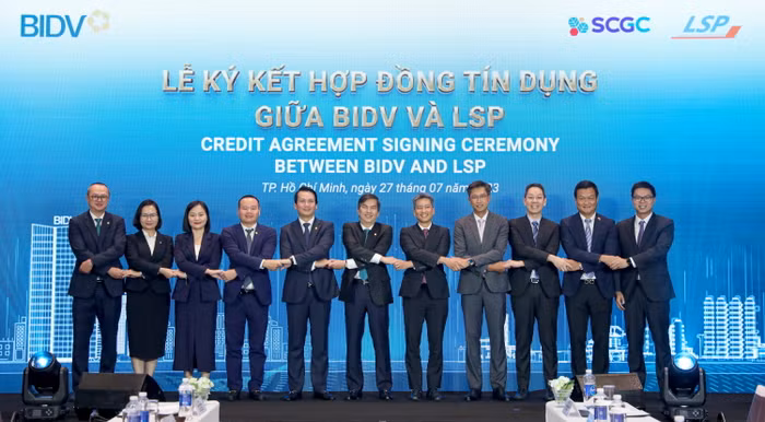 Đại diện Lãnh đạo các đơn vị chụp ảnh lưu niệm tại Lễ ký kết Hợp đồng tín dụng giữa BIDV và LSP.