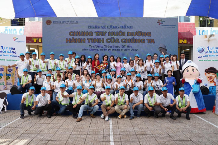 “Ngày vì cộng đồng” với hơn 200 nhân viên công ty đã mang đến những hoạt động về dinh dưỡng đầy ý nghĩa cho hàng nghìn học sinh tại Hà Nam và Bình Dương “Ngày vì cộng đồng” với hơn 200 nhân viên công ty đã mang đến những hoạt động về dinh dưỡng đầy ý nghĩa cho hàng nghìn học sinh tại Hà Nam và Bình Dương
