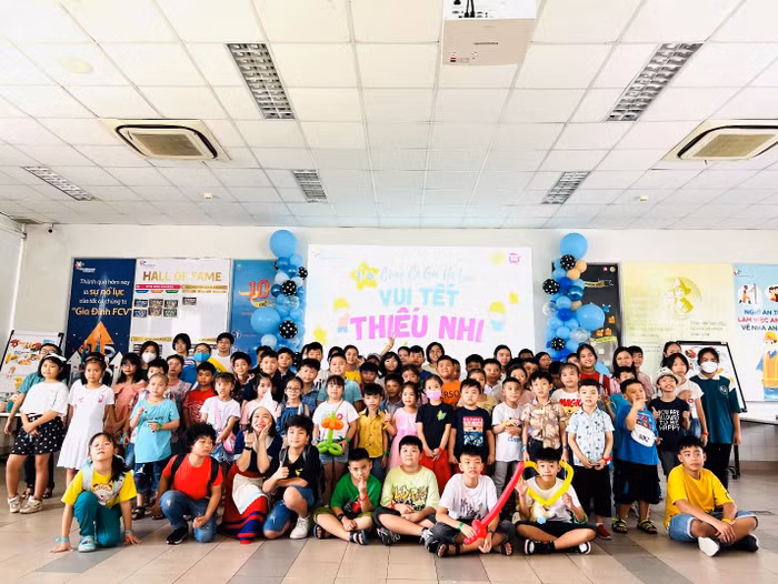 Cùng Cô Gái Hà Lan vui Tết Thiếu Nhi tại nhà máy Bình Dương và Hà Nam