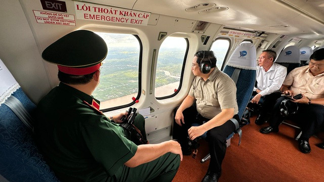 Thủ tướng đánh giá tình trạng sạt lở, xâm thực bờ sông, bờ biển, ảnh hưởng rừng ngập mặn là nghiêm trọng tại đồng bằng sông Cửu Long, nhất là các tỉnh ven biển. Ảnh VGP/Nhật Bắc Thủ tướng đánh giá tình trạng sạt lở, xâm thực bờ sông, bờ biển, ảnh hưởng rừng ngập mặn là nghiêm trọng tại đồng bằng sông Cửu Long, nhất là các tỉnh ven biển. Ảnh VGP/Nhật Bắc