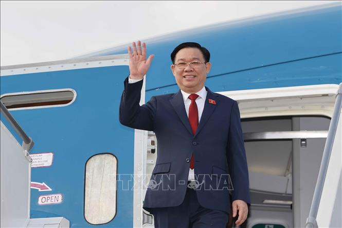 Chủ tịch Quốc hội Vương Đình Huệ tại Sân bay Mehrabad, Thủ đô Tehran. Ảnh: Doãn Tấn/TTXVN Chủ tịch Quốc hội Vương Đình Huệ tại Sân bay Mehrabad, Thủ đô Tehran. Ảnh: Doãn Tấn/TTXVN