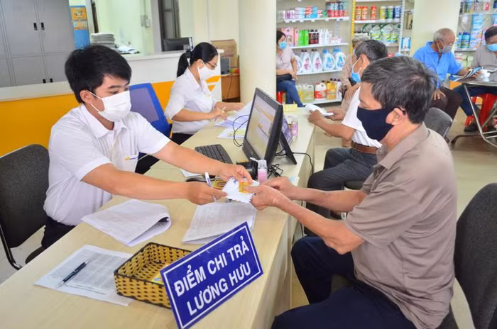 Đẩy mạnh chi trả các chế độ bảo hiểm không dùng tiền mặt. Đẩy mạnh chi trả các chế độ bảo hiểm không dùng tiền mặt.