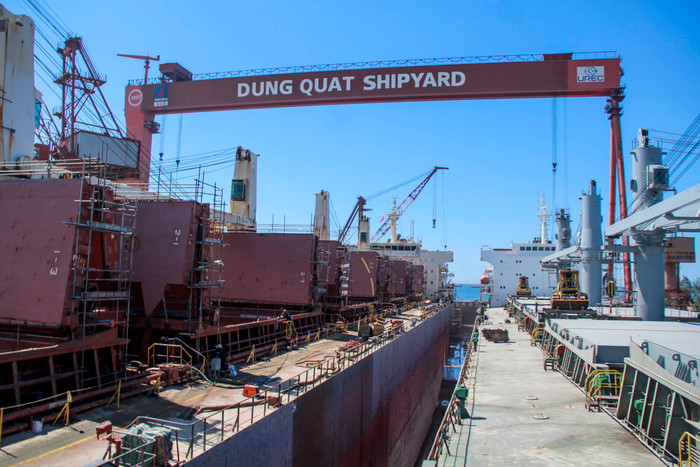 Thi công sửa chữa tàu tại DQS Thi công sửa chữa tàu tại DQS