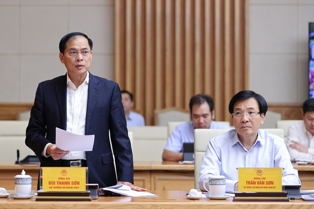 Bộ trưởng Ngoại giao Bùi Thanh Sơn thông báo Quyết định của Thủ tướng Chính phủ về việc thành lập Ban Chỉ đạo xây dựng Đề án. Ảnh: VGP/Nhật Bắc Bộ trưởng Ngoại giao Bùi Thanh Sơn thông báo Quyết định của Thủ tướng Chính phủ về việc thành lập Ban Chỉ đạo xây dựng Đề án. Ảnh: VGP/Nhật Bắc