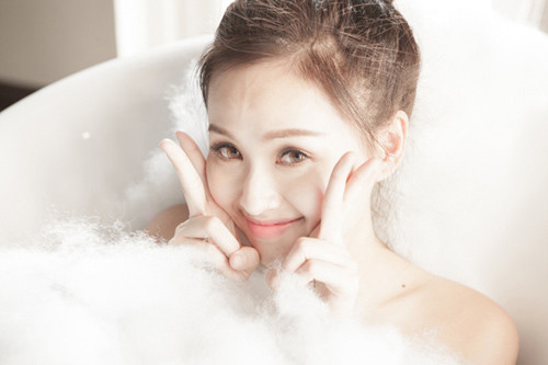 Cô luôn được công chúng yêu mến bởi vẻ đẹp trong sáng, tự nhiên rất "bắt mắt".