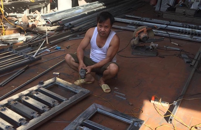 Từ bục giảng tôi bị đá thẳng xuống...chuồng lợn Từ bục giảng tôi bị đá thẳng xuống...chuồng lợn