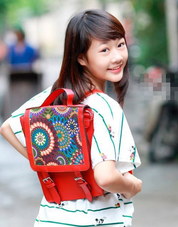 An Phương Mới xuất hiện gần đây nhưng An Phương nhanh chóng được nhiều người biết đến. Cô bé cũng đang là học sinh cấp 2 nhưng tỏ ra rất có duyên với những shoot hình. An Phương sở hữu đôi mắt biết cười, gương mặt hiền hòa, trong trẻo, cực kỳ cuốn hút. An Phương Mới xuất hiện gần đây nhưng An Phương nhanh chóng được nhiều người biết đến. Cô bé cũng đang là học sinh cấp 2 nhưng tỏ ra rất có duyên với những shoot hình. An Phương sở hữu đôi mắt biết cười, gương mặt hiền hòa, trong trẻo, cực kỳ cuốn hút.