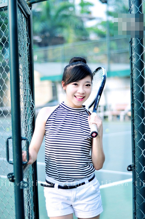 Elly Thư Elly Thư (tên thật là Vũ Anh Thư - sinh năm 1996) gây ấn tượng với các teen bởi vẻ đẹp dịu dàng và vô cùng duyên dáng. Rất nhiều bộ ảnh của Elly Thư luôn khiến mọi người liên tưởng đến vẻ đẹp trong trẻo như nắng ban mai. Đặc biệt là nhiều người nhận thấy Elly Thư có nhiều nét khá giống hot girl Elly Trần. Elly Thư Elly Thư (tên thật là Vũ Anh Thư - sinh năm 1996) gây ấn tượng với các teen bởi vẻ đẹp dịu dàng và vô cùng duyên dáng. Rất nhiều bộ ảnh của Elly Thư luôn khiến mọi người liên tưởng đến vẻ đẹp trong trẻo như nắng ban mai. Đặc biệt là nhiều người nhận thấy Elly Thư có nhiều nét khá giống hot girl Elly Trần.