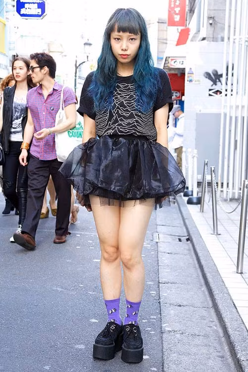 Bạn gái ngộ nghĩnh với những lọn tóc xanh